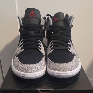 Nike Air Jordan 1 Mid SE, men's size 11, elephant toe, Black / University Red...